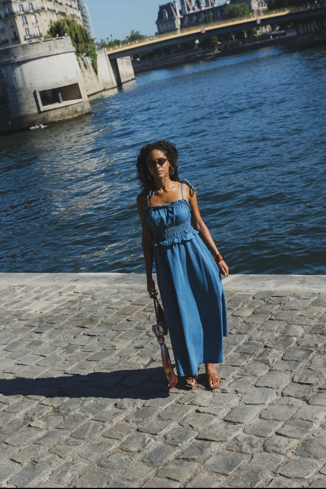 Denim midi jurk - staand model