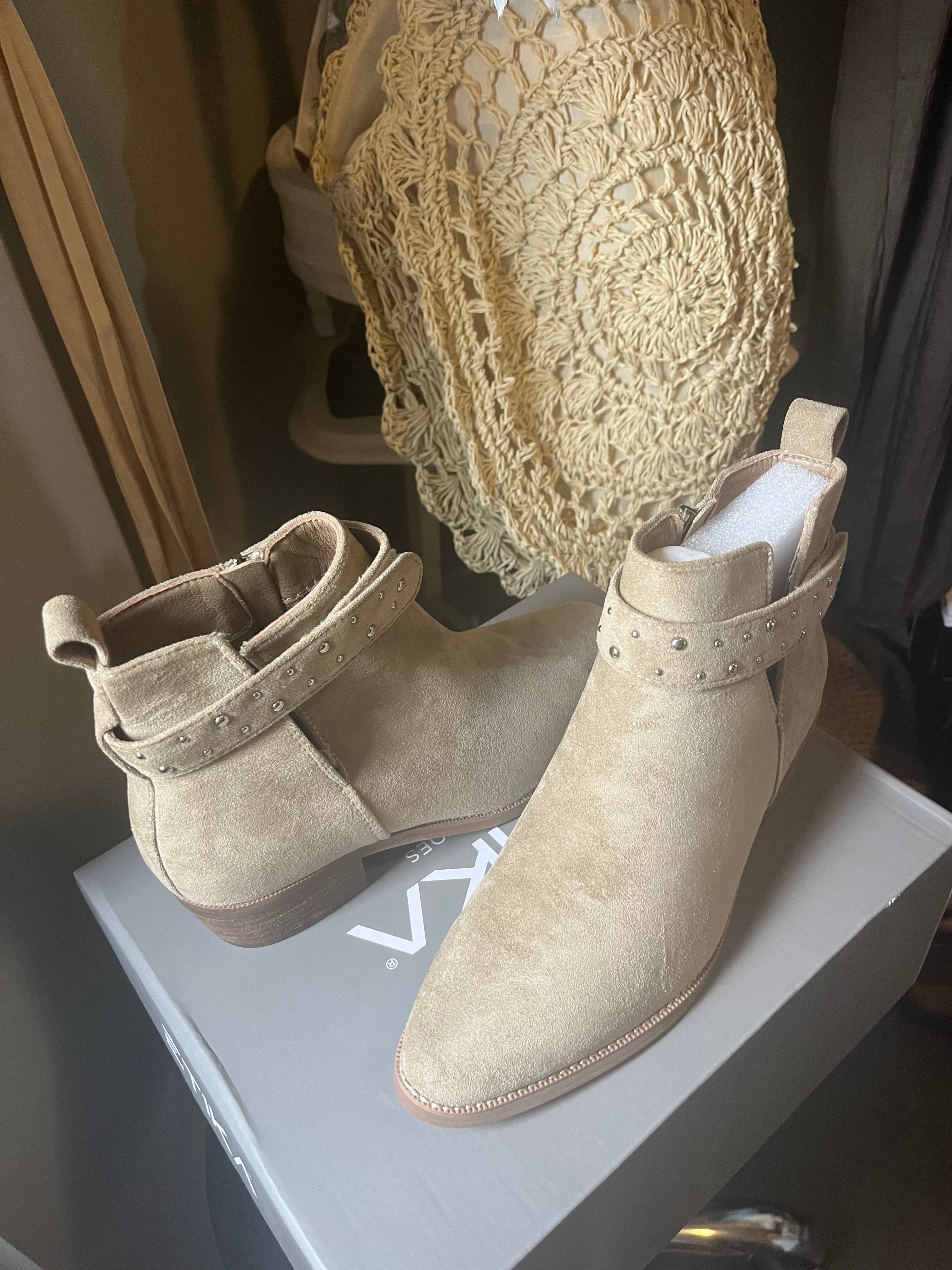 Korte Instaplaars Beige met Riempje